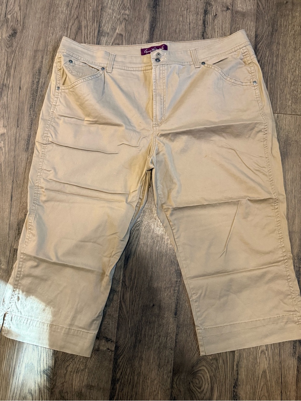Gloria Vanderbilt Khaki Casual Shorts with Purple Label